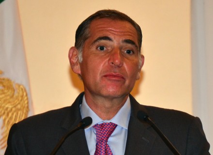 51e4e5777408d76035-140310_gabino_jc-f-440x320