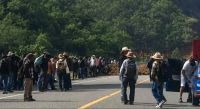 FGR CITA A DIRIGENTE COMUNAL DE SAN PEDRO COATLÁN EN MEDIO DE BLOQUEO A SUPERCARRETERA OAXACA–PUERTO ESCONDIDO